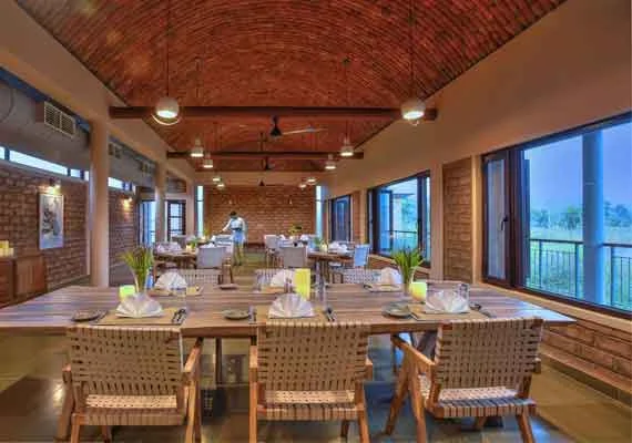 tadoba resorts dining area